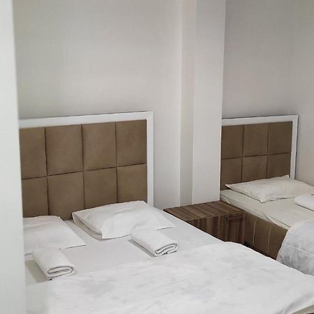 Hotel Heimli Пристина Екстериор снимка