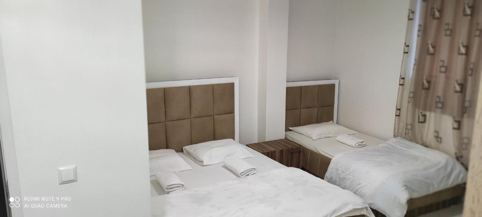 Hotel Heimli Пристина Екстериор снимка