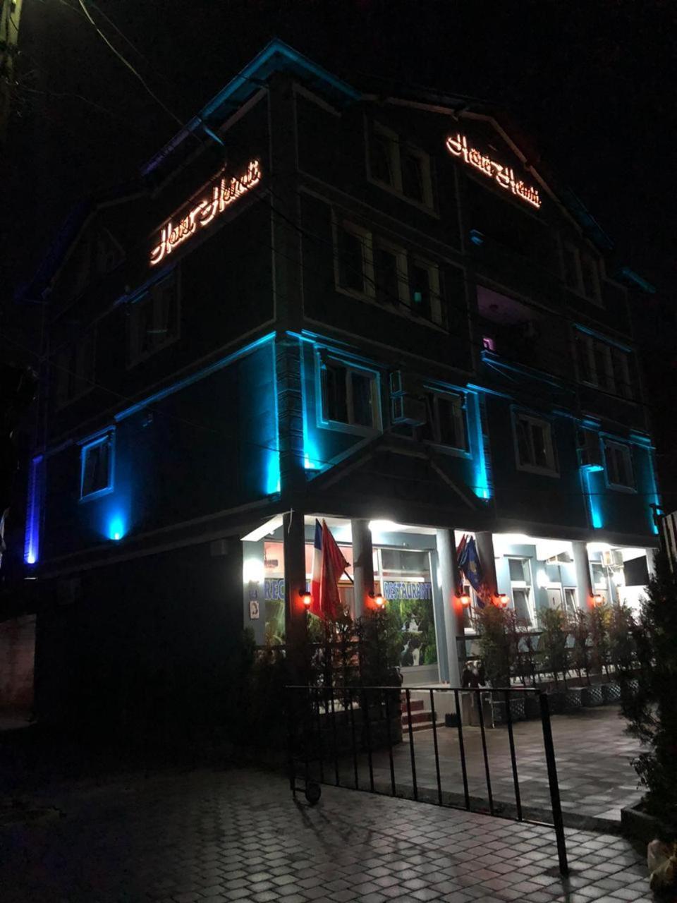 Hotel Heimli Пристина Екстериор снимка